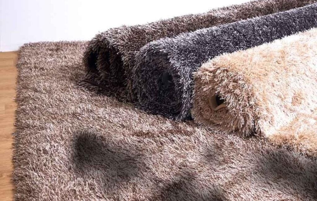Cara Membersihkan Karpet Wol Kotor karena Lumpur dan Debu